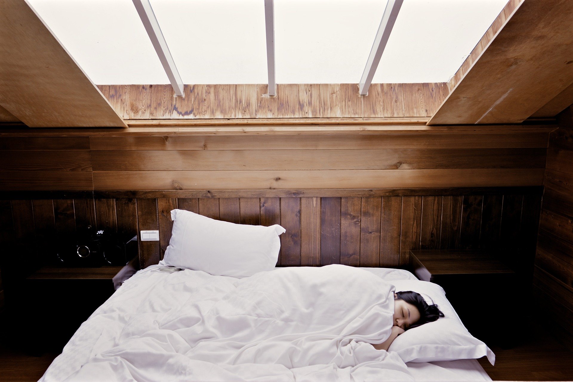 Sypialnia marzeń na poddaszu – jak zaadaptować przestrzeń by uzyskać najlepszy efekt